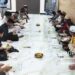 Suasana kebersamaan saat makan sahur usai pelaksanaan salat Lail di Masjid Al Kautsar, Kota Gorontalo di malam ke 21 hari Ramadan. (Foto: Roy/Gorontalo Post).