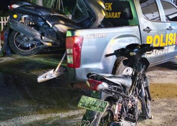 Barang bukti berupa sepeda motor, diamankan oleh pihak Kepolisian usai terjadi kecelakaan lalu lintas di wilayah Kecamatan Popayato Barat, Kabupaten Pohuwato.