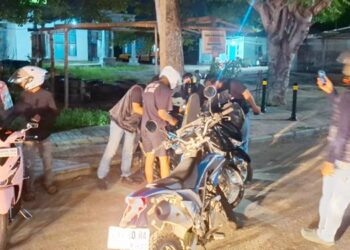 Direktur Reserse Kriminal Umum Polda Gorontalo, Kombes Pol Teddy Rachesna, S. H., S. I. K., M. H., bersama tim Resmob melaksanakan patroli dan penertiban terhadap sejumlah kelompok anak motor yang berkumpul di seputaran Bundaran Telaga dan kawasan Andalas. Sabtu malam (07/03).