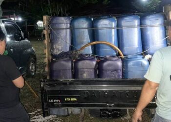 Barang bukti berupa mobil dan jergen yang mengangkut BBM jenis solar diamankan pihak Polres Pohuwato.