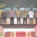 Gubernur Gusnar Ismail bersama Rektor UNG Eduart Wolok membunyikan alat musik tradisional Polo Palo tanda diluncurnya program studi pendidikan dokter spesial spesialis anestesiologi dan terapi intensif di Fakultas Kedokteran UNG di Ballroom UTC Damhil Universitas Negeri Gorontalo (UNG), Selasa (3/3). (Foto : Bahrian/Pemprov)