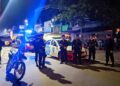 KAMTIBMAS - Personel Brimob Polda Gorontalo melakukan patroli Sahur On The Road memberikan kenyamanan masyarakat menjalankan ibadah ramadan. (foto: Aviva Dinanti/ gorontalo post)