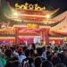 CAP GO MEH: Ribuan warga memadati kompleks Klenteng Tulus Harapan Kita Gorontalo, menyaksikan perayaan Cap Go Meh tahun baru Imlek 2577 di Gorontalo, Selasa (3/3) malam. (foto: Aviva Dinanti Lambalano/Gorontalo Post)