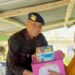 Dansat Brimob Polda Gorontalo, Kombes Pol. Danu Waspodo, S.I.K. bersama personel menyalurkan tali asih kepada masyarakat yang kurang mampu di wilayah sekitar Mako.