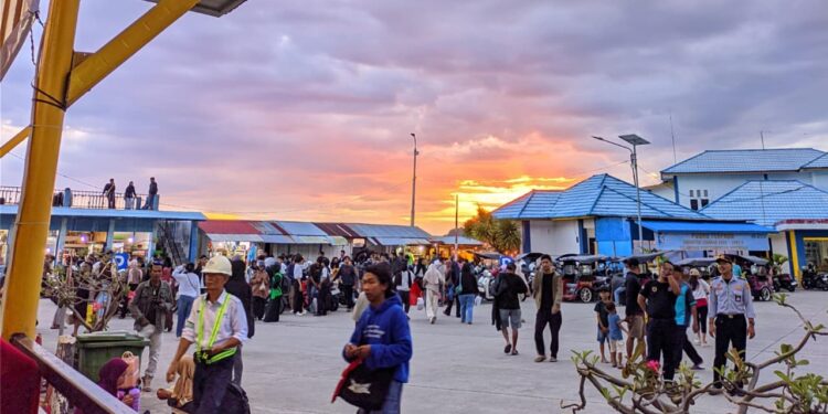Penumpang Ferry Gorontalo–Pagimana Mulai Meningkat, KMP Moinit Layani Hingga 400 Penumpang