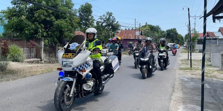 Kapolres Bone Bolango, AKBP Supriantoro,S.H., S.I.K., bersama para PJU Polres Bone Bolango saat melakukan patroli mobile.