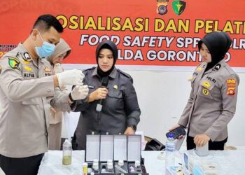 Pemeriksaan kimiawi dilakukan terlebih dahulu terhadap makanan oleh ahli gizi, sebelum MBG disalurkan kepada penerima manfaat.