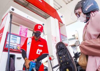 STOK TEJAGA: Aktivitas distribusi energi yang dilakukan PT Pertamina Patra Niaga Sulawesi untuk memastikan stok BBM tetap aman dan terjaga. (foto: dok-pertamina)