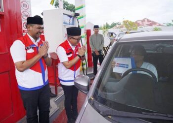 PT Pertamina Patra Niaga Sulawesi melakukan pengecekan fasilitas SPBU terkait distribusi BBM menjelang Idulfitri, sekaligus menggelar Management Walkthrough dan safari ramadan. (foto: dok-pertamina patra niaga sulawesi)