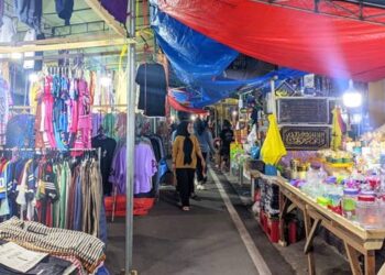 Suasana Pasar Senggol Kota Gorontalo, Rabu (11/3) malam, yang nampak sepi pembeli sejak beroperasi beberapa hari lalu. (foto: Aviva Dinanti Lambalano / gorontalo post)