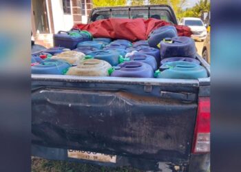 Barang bukti berupa mobil dan jergen yang mengangkut BBM jenis solar diamankan pihak Polres Pohuwato.