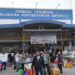 Arus penumpang yang datang dari Pagimana dan akan berangkat ke Pagimana masih ramai di Pelabuhan Penyeberangan Kota Gorontalo. (Foto: Roy/Gorontalo Post).
