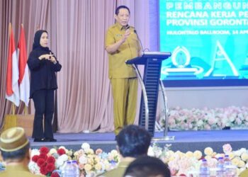 Gubernur Gorontalo Gusnar Ismail saat memberikan sambutan di Forum Musrenbang Provinsi Gorontalo yang digelar di Hulontalo Ballroom, Selasa (14/4). (Foto : dok-pemprov/Bahrian)
