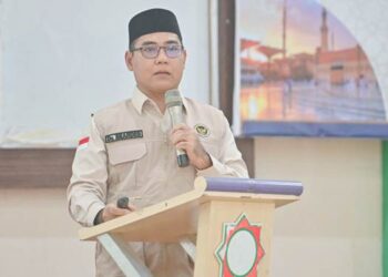 AKP Dr. Iswan Brandes, S.Pd.I., M.Si., M.M., M.K.M., CPHR., CBA., CPM., C.PS., C.GMC., C.TMP., C.HL., C.MTr., CGHR. saat memberikan pembekalan terhadap Kepala Rombongan (Karom) dan Kepala Regu (Karu) tentang strategi operasional Arafah, Muzdalifah dan Mina (Armuzna).