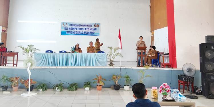 UNTUK PENDIDIKAN: Pelaksanaan uji kompetensi siswa pada SMK Negeri 2 Manado, yang mendapat dukungan dari PT Daya Adicipta Wisesa. (foto: dok-daw)