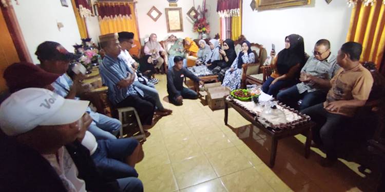 Pertemuan Para Ahli waris dengan Camat Sipatana dan Lurah Tapa membahas soal rencana pemindahan pekuburan keluarga di terminal 42 Kota Gorontalo