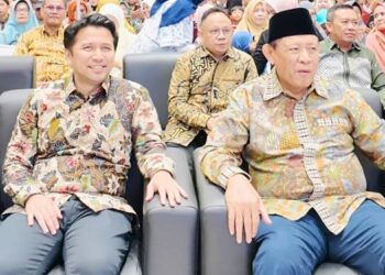 Gubernur Gorontalo Gusnar Ismail bersama Wagub Jatim Emil Dardak menghadiri halalbihalal Ikatan Keluarga Gorontalo di Kota Surabaya, Minggu (19/4/2026). (Foto : Timko)