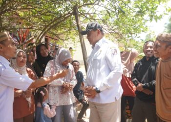 Kunjungi Warga Tranmigrasi di Pulubala, Gubernur Gusnar Terima Keluhan Harga Jagung