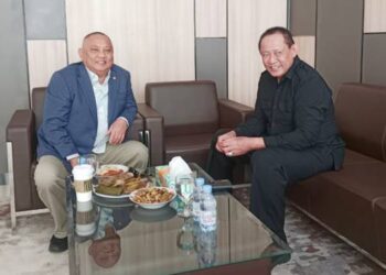 Gubernur Gusnar Ismail, bersama anggota DPR RI Rusli Habibie melakukan pertemuan di Jakarta, terkaitn persoalan tambang Gorontalo yang rencananya akan dibahas bersama Menteri ESDM Bahlil Lahaladalia, Senin (6/4). (foto: Istimewa)