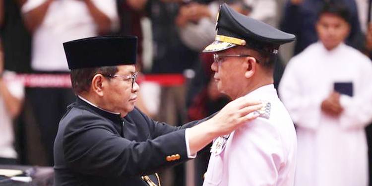 Gubernur DKI Jakarta Pramono Anung resmi melantik Syafrin Liputo sebagai Wali Kota Jakarta Selatan pada Rabu (15/4). (Diskominfotik DKI Jakarta)