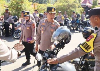 Kapolres Bone Bolango AKBP Supriantoro, S.H.,S.I.K. bertempat di Lapangan Sanika Satyawada Mapolres memimpin langsung Apel Personel Bhabinkamtibmas Polsek jajaran Polres Bone Bolango, Kamis (9/4/2026).