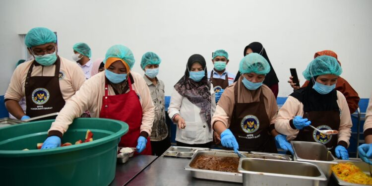 Wagub Idah Sidak Lagi Dapur MBG, Sudah 25 SPPG di Gorontalo Ditutup
