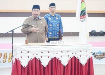 Wali Kota Gorontalo, Adhan Dambea ketika memberikan arahan pada pelantikan pejabat administrator, Jumat (17/4/2026). (Foto: Prokopim)