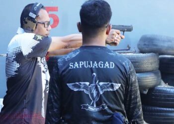 PJU Polda Gorontalo saat mengikuti lomba menembak di ajang Ilato Fun Game 2026.