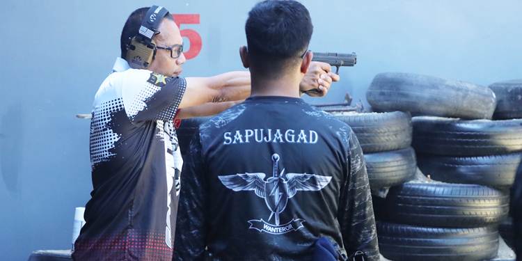 PJU Polda Gorontalo saat mengikuti lomba menembak di ajang Ilato Fun Game 2026.