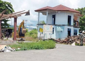 Kondisi bangunan yang dibongkar oleh Pemerintah Kota Gorontalo. Bangunan yang dirobohkan merupakan aset milik pemerintah. Langkah ini menjadi awal pembangunan kantor wali kota yang baru sekaligus penumpasan Miras dan prostitusi di lokasi itu.