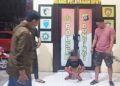 Pelaku penikaman saat di amankan tim Jatanras Polresta Gorontalo Kota ( F.Humas)