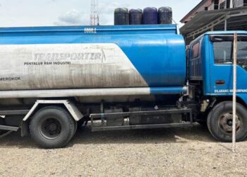 Barang bukti berupa satu unit mobil tangki yang memuat BBM jenis solar dan diduga bakal disalahgunakan untuk PETI, diserahkan atau dilimpahkan kepada pihak Kejaksaan Negeri Pohuwato.