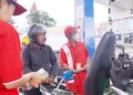 STOK AMAN: Masyarakat dapat dengan mudah mendapatkan BBM di SPBU, Pertamina memastikan stok BBM di Sulawesi aman, dan distribusi BBM lancar. (foto: dok-pertamina)