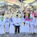 Wali Kota Gorontalo, Adhan Dambea ketika foto bersama peserta khatam raya, Ahad (19/4/2026). (Foto: Prokopim)