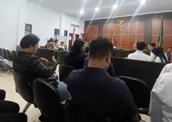 MENCURI HAK CIPTA-Suasana sidang praperadilan terkait penetapan tersangka oknum konten kreator yang mencuri hak cipta, ditolak hakim, Selasa (14/4). (foto: istimewa)