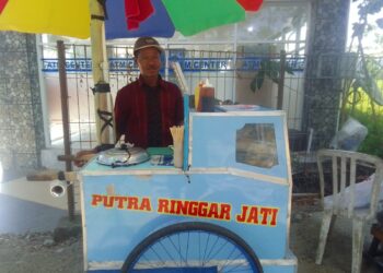Merantau Dari Cianjur, Pria Ini Dagangan Somay Keiling di Suwawa, Bertahan Sejak 2016