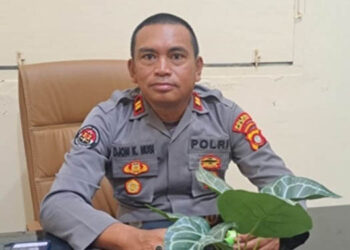 Kasie Humas Polres Bone Bolango, AKP Jhon Karel Nusi saat memberikan keterangan terkait dengan adanya dugaan suap oleh personel Polsek Bulango.