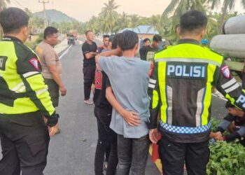 Dua orang remaja meninggal dunia setelah menabrak sebuah mobil tronton yang terparkir di jalan Trans Sulawesi, Kecamatan Botumoito, Kabupaten Boalemo.