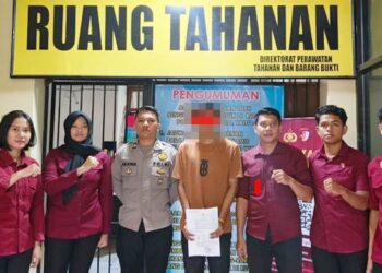 Tersangka dugaan kekerasan terhadap anak yang terjadi di wilayah Kota Gorontalo inisial AS ditahan di rutan Polda Gorontalo, Selasa (14/4/2026).