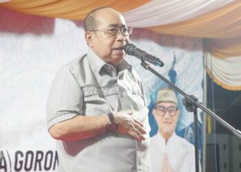 Wali Kota Gorontalo, Adhan Dambea ketika memberikan sambutan pada agenda silaturahmi Pemkot dengan masyarakat di Kelurahan Padebuolo, Kecamatan Kota Timur, Sabtu (4/4/2026).