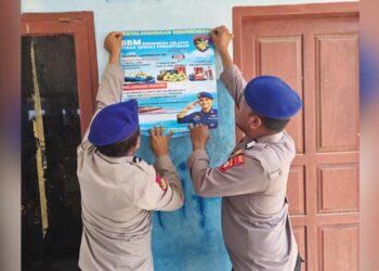 Polres Boalemo menempel stiker ancaman pidana bagi mafia BBM bersubsidi di Pelabuhan Pendaratan Ikan (PPI) Tilamuta, Desa Pentadu Timur, Selasa (28/4/2026).