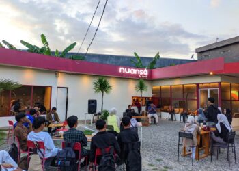 Tinggalkan Ruang Kelas, Mahasiswa UNG Dalami Technopreneurship Langsung di Kafe