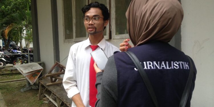 Ironi Pendidikan: Monolog “Jual Beli Gelar” Sentil Isu Sosial di Panggung Seni