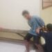 Tersangka dugaan penganiayaan ibu kadung diborgol polisi.
