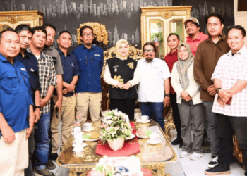 Wakil Gubernur Gorontalo saat bertemu dengan Panitia Temu Jurnalis Gorontalo. (F. Istimewa)