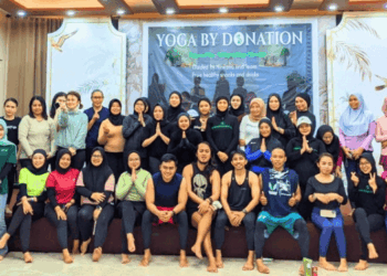 ASTANGA YOGA Berbasis donasi berlangsung di Manna Cafe, Kota Gorontalo, Sabtu (23/5). (Foto aviva /mg/ gorontalo post)