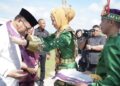 Tiba di Gorontalo, Kajati Baru Disambut Adat Mopotilolo, Gubernur Gusnar Terlihat Mendampingi