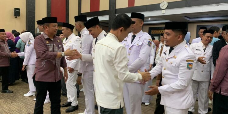 Adhan Dambea Tekankan Peran Lurah sebagai Garda Terdepan Pelayanan