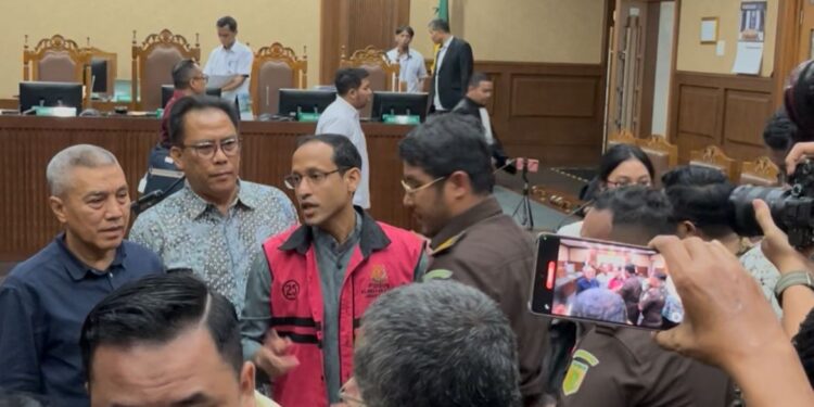 Tuntutan Tinggi