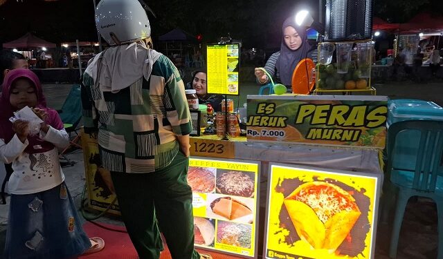 Hebat! Anak Muda Gorontalo Tekuni Usaha Keluarga Jualan Es Jeruk